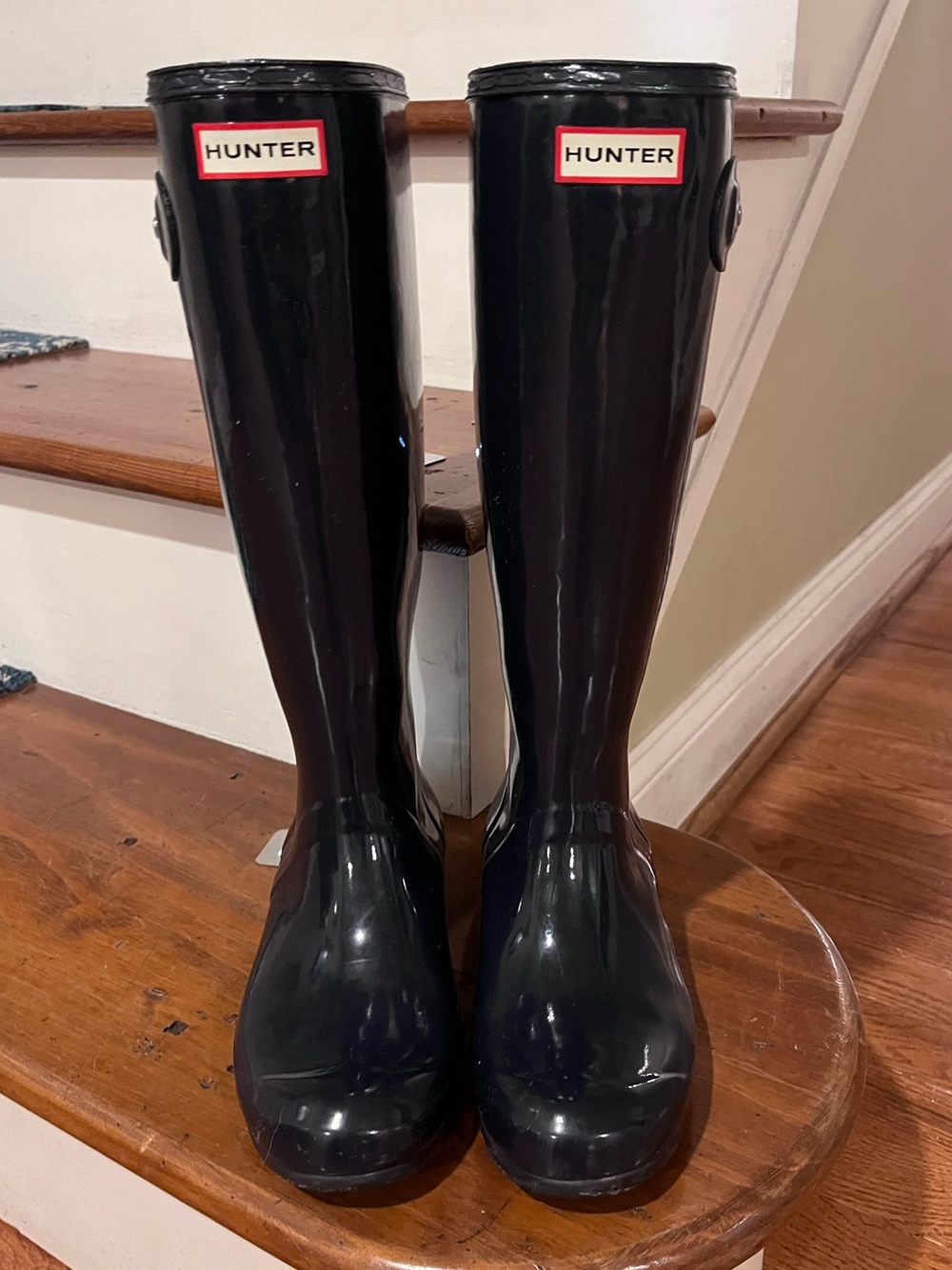 Hunter Original Tall Navy Gloss Pull On Rain Boots in size 6